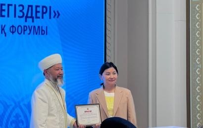 Эльмира Бірәлі Қазақстан мұсылмандары діни басқармасының Дінтану сараптамасы және ақпараттық қауіпсіздік мәселелері бойынша ұйымдастырған «Діни сараптама жүргізудің заманауи әдістері мен құқықтық негіздері» форумында сөз сөйледі