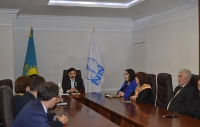Chairman of the Board of the N. Nazarbayev Center B. Sarsenbayev congratulated the colleagues on the Republic Day