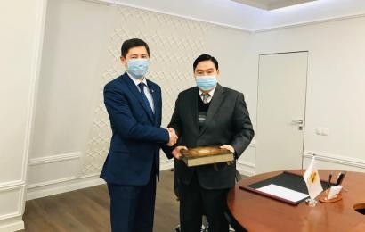 Коллектив Центра Н. Назарбаева поздравил Р. Сакеева с назначением на должность вице-министра труда и социальной защиты населения РК