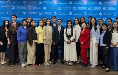 Халықаралық орталықта жас ғалымдар мен  докторанттармен кездесу өтті