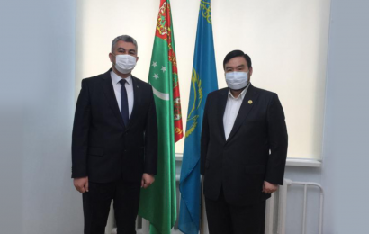 Н.Назарбаев орталығының Басқарма Төрағасы Болат Сәрсенбаев Түрікменстанның Қазақстан Республикасындағы Төтенше және Өкілетті Елшісі Батыр Реджеповпен кездесті